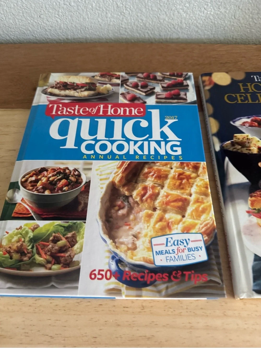 TASTE OF HOME  Quick Cooking & Holiday Celebrations Cookbooks 2017 edition
